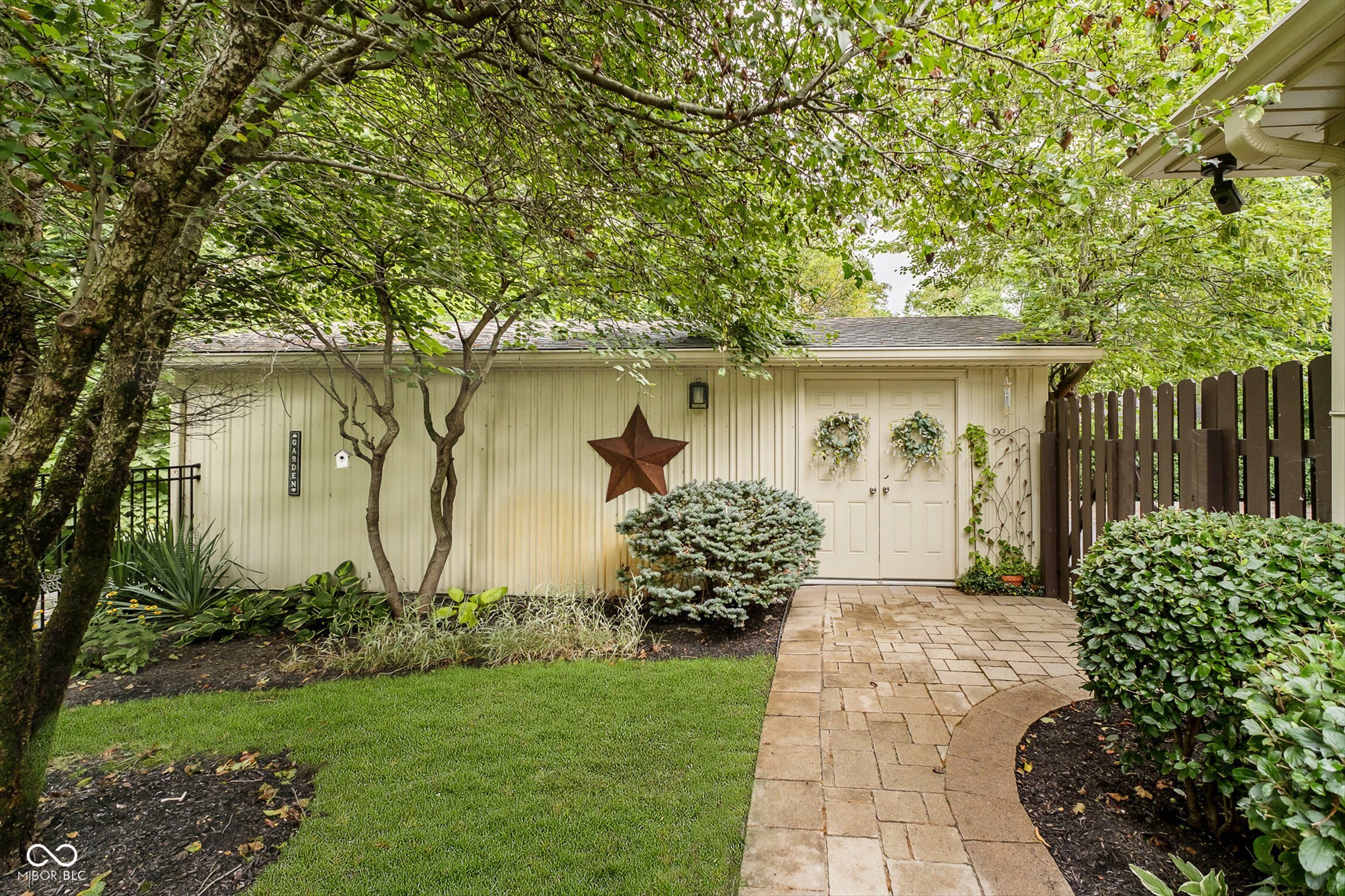 16246 Oak Road