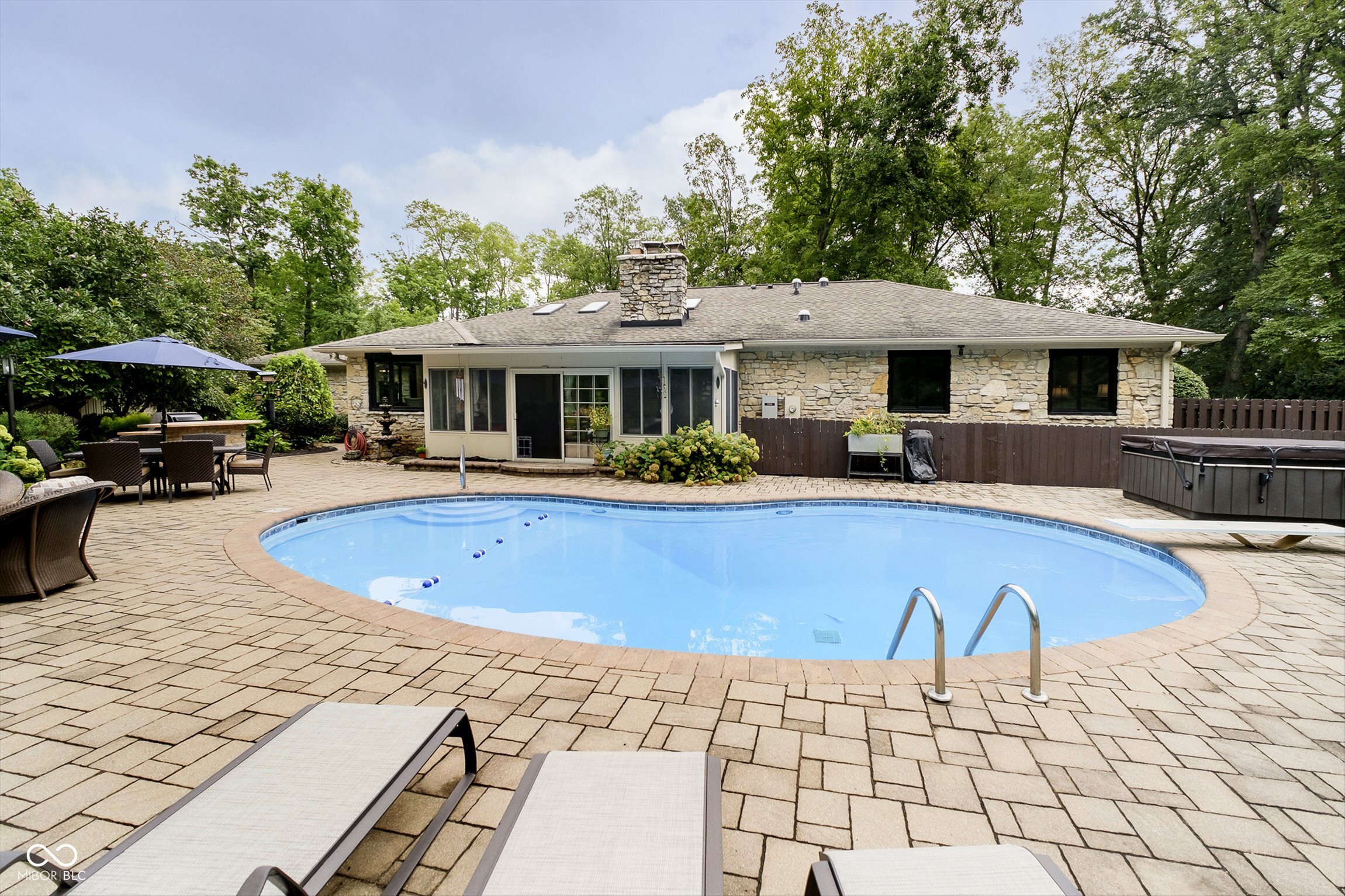 16246 Oak Road