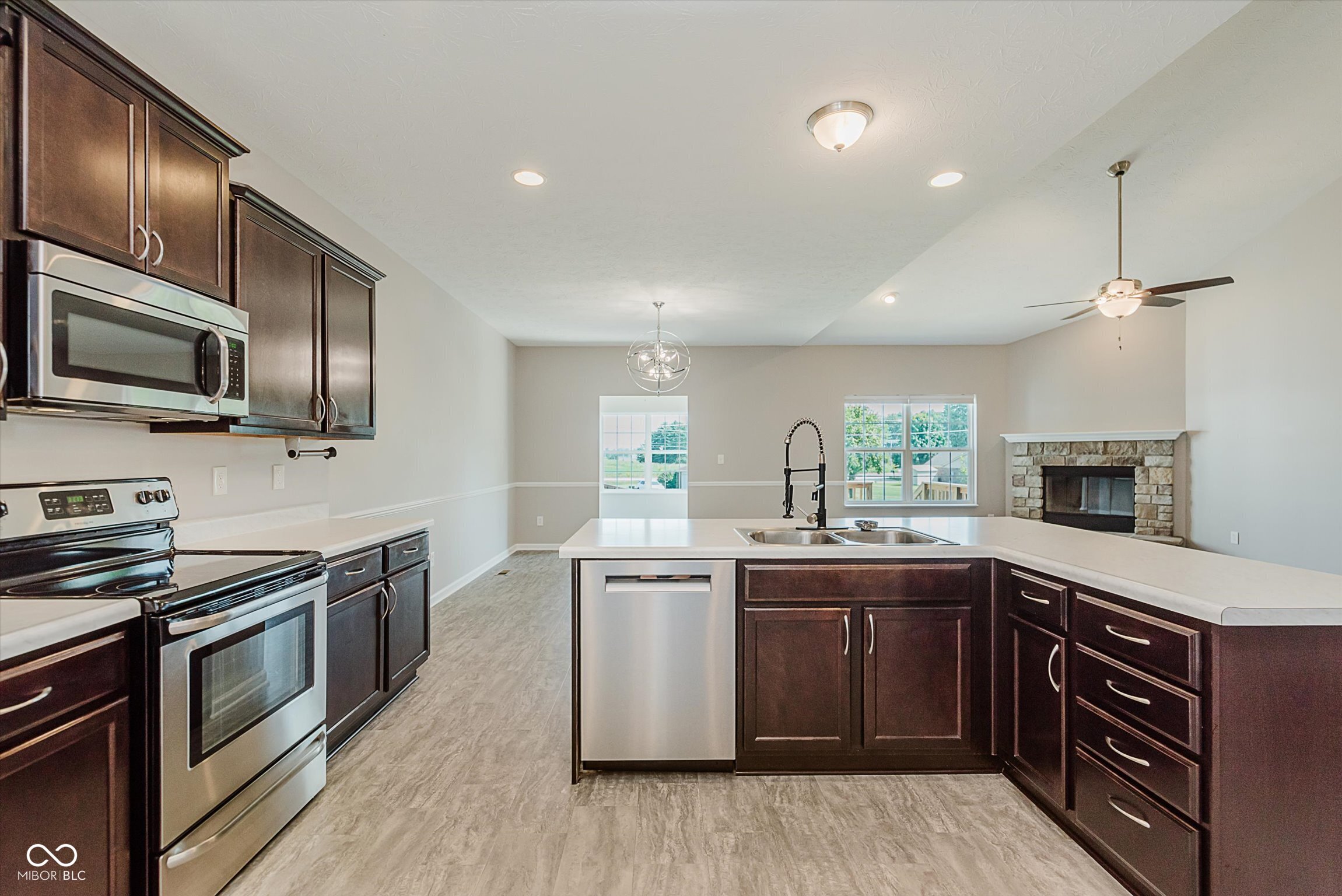 8894 Benjamin Lane