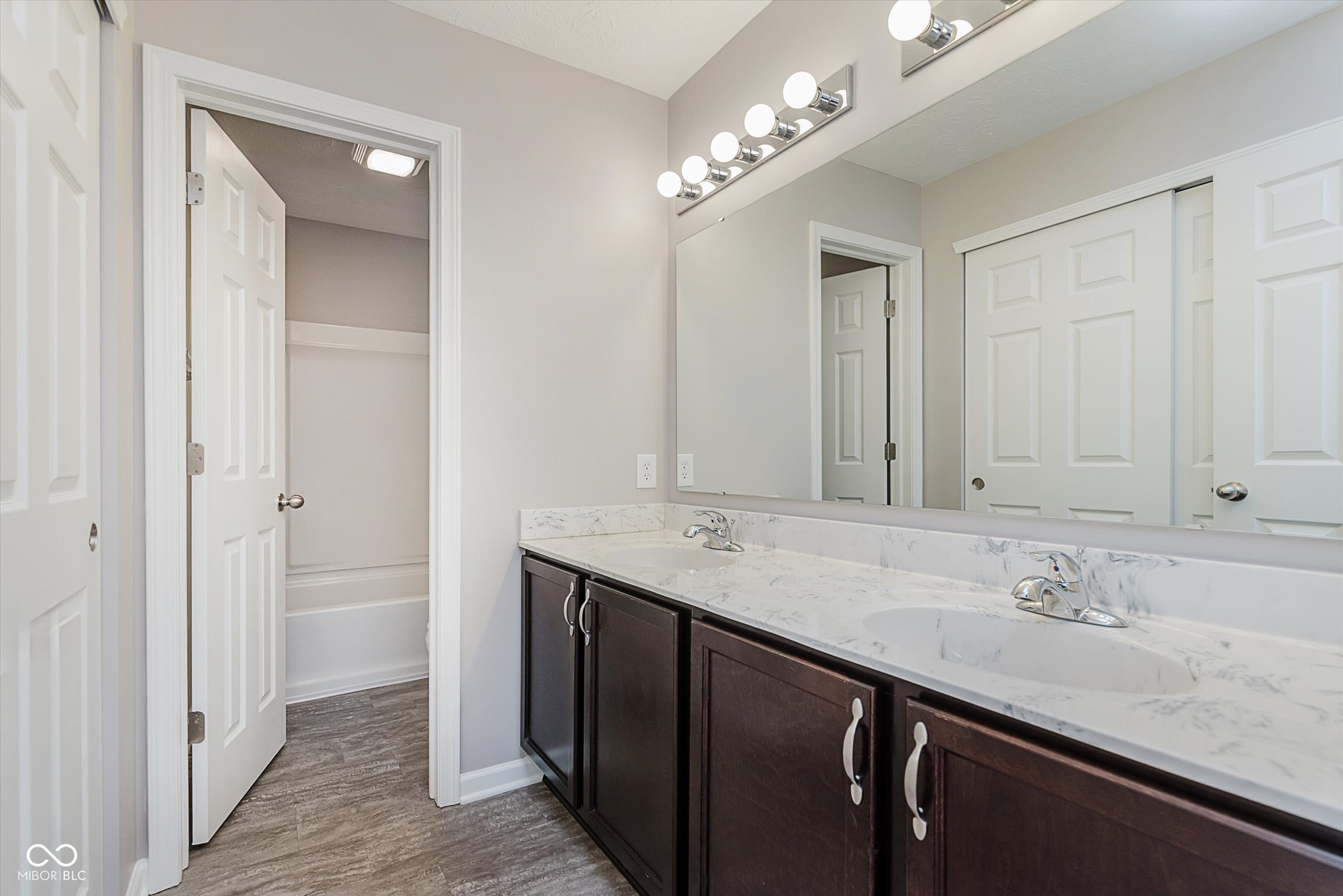 8894 Benjamin Lane