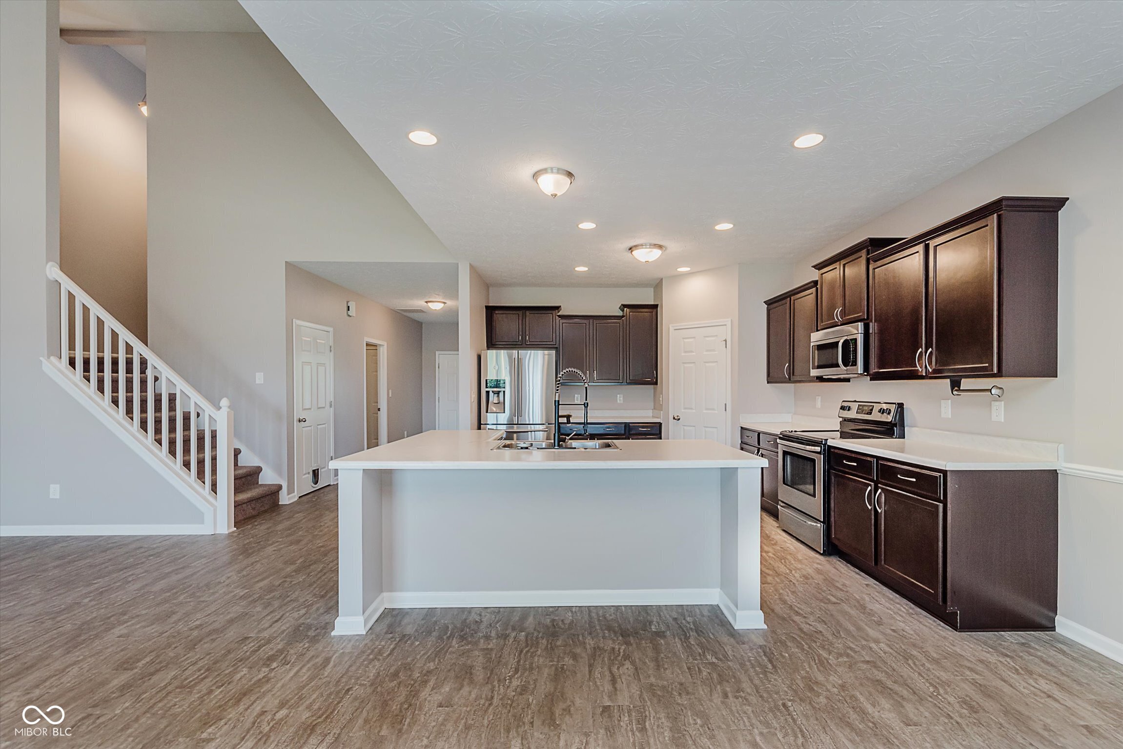 8894 Benjamin Lane
