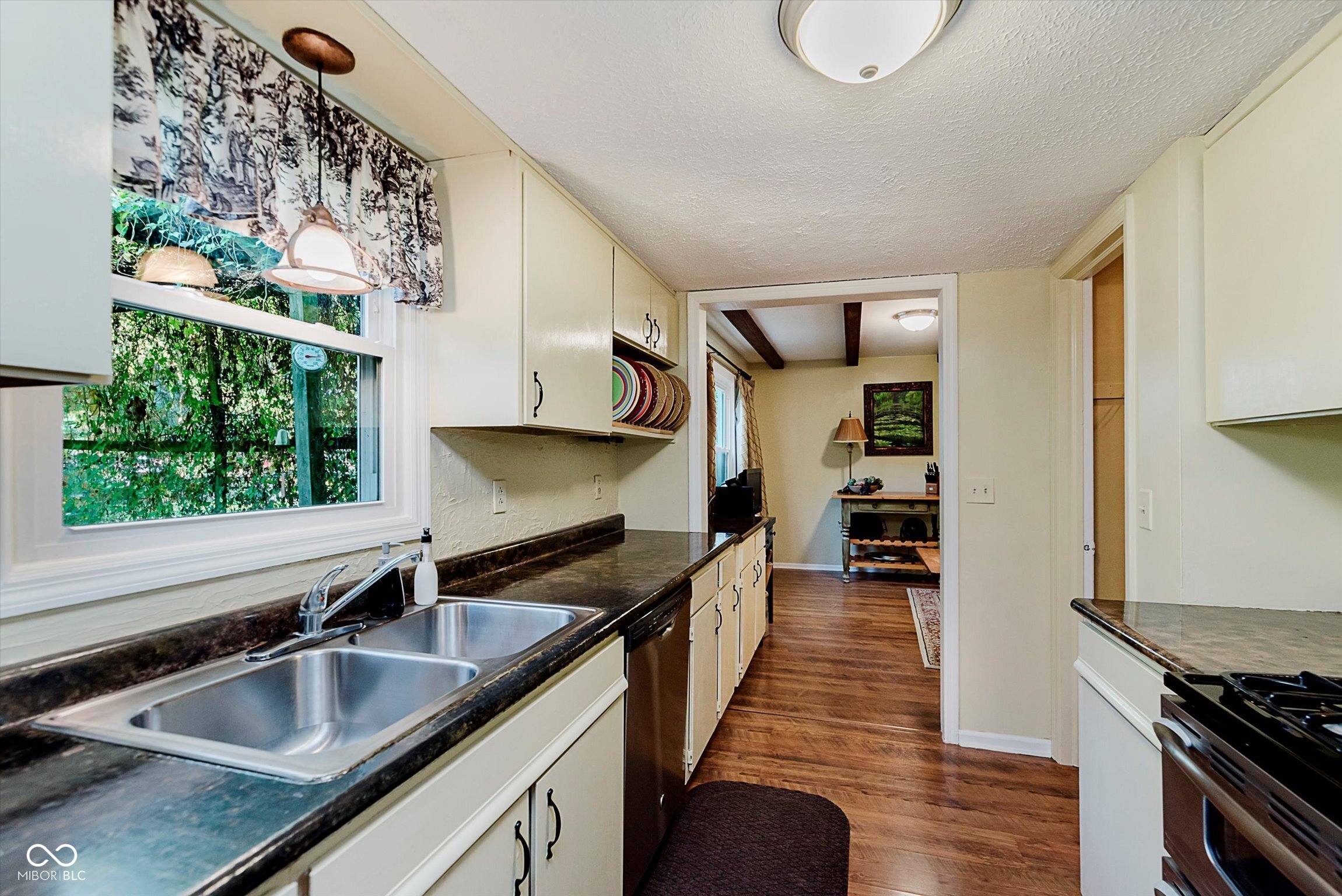 6262 Buttonwood Drive