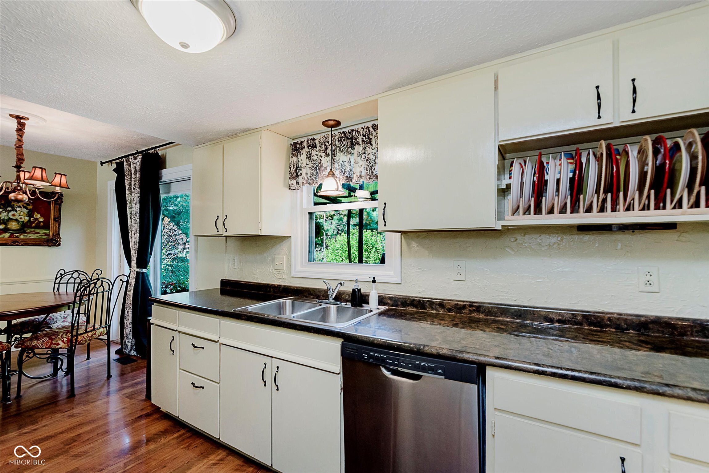6262 Buttonwood Drive