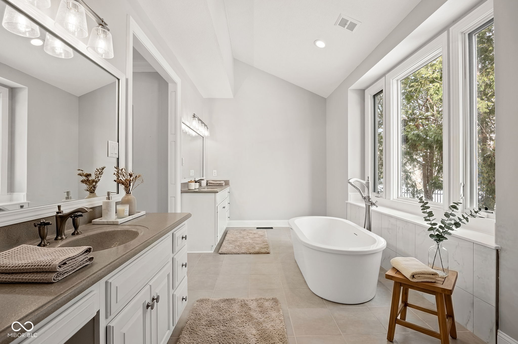 4904 Deer Ridge Drive S