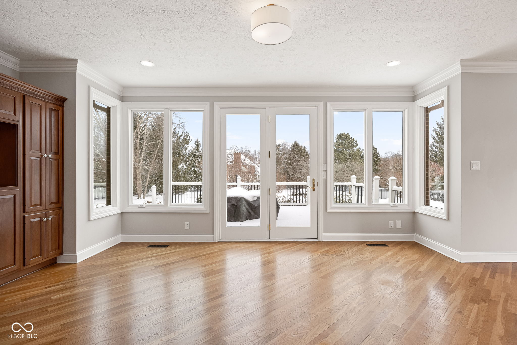 4904 Deer Ridge Drive S