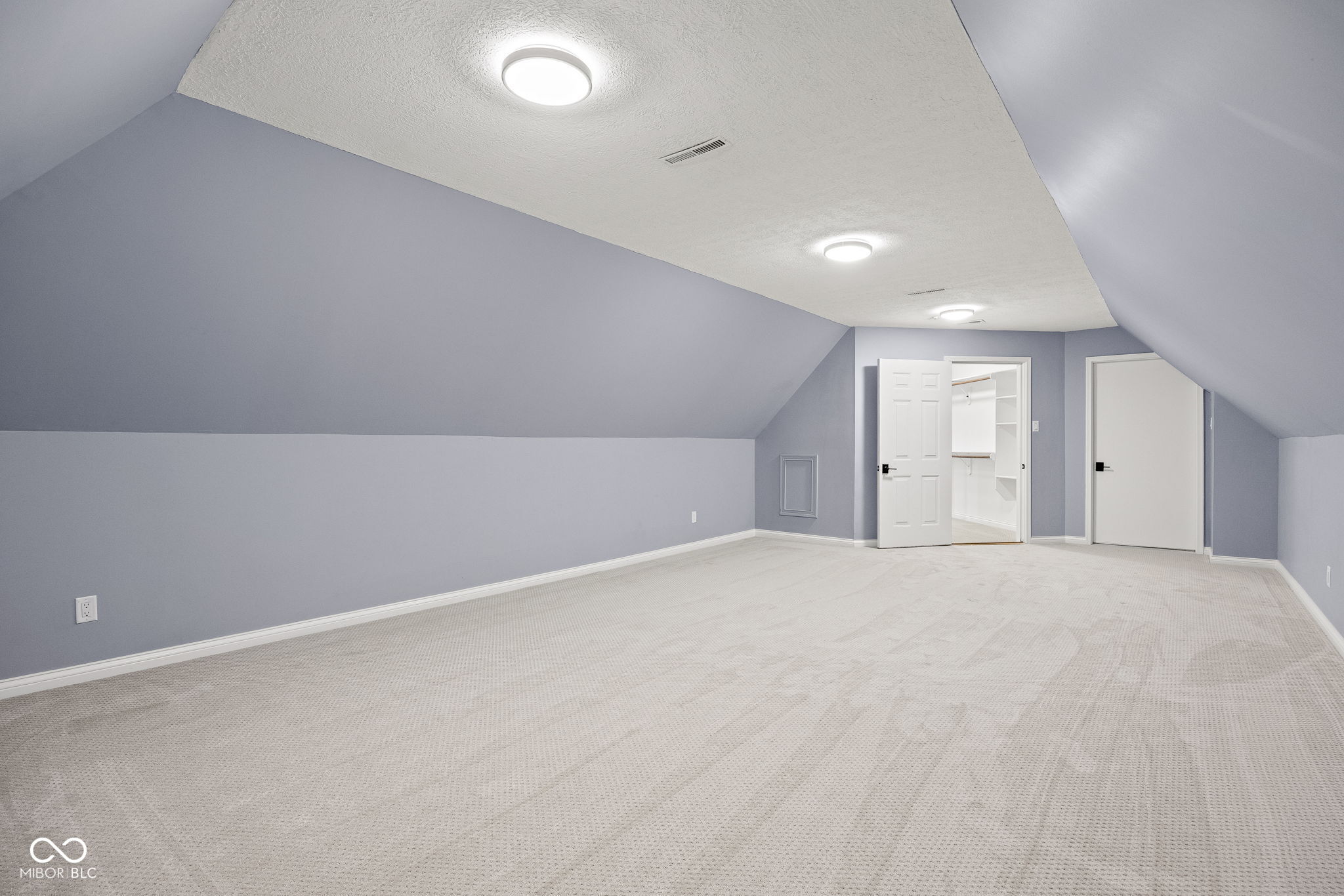 4904 Deer Ridge Drive S