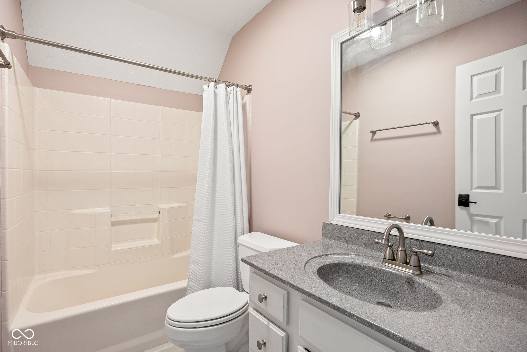 4904 Deer Ridge Drive S