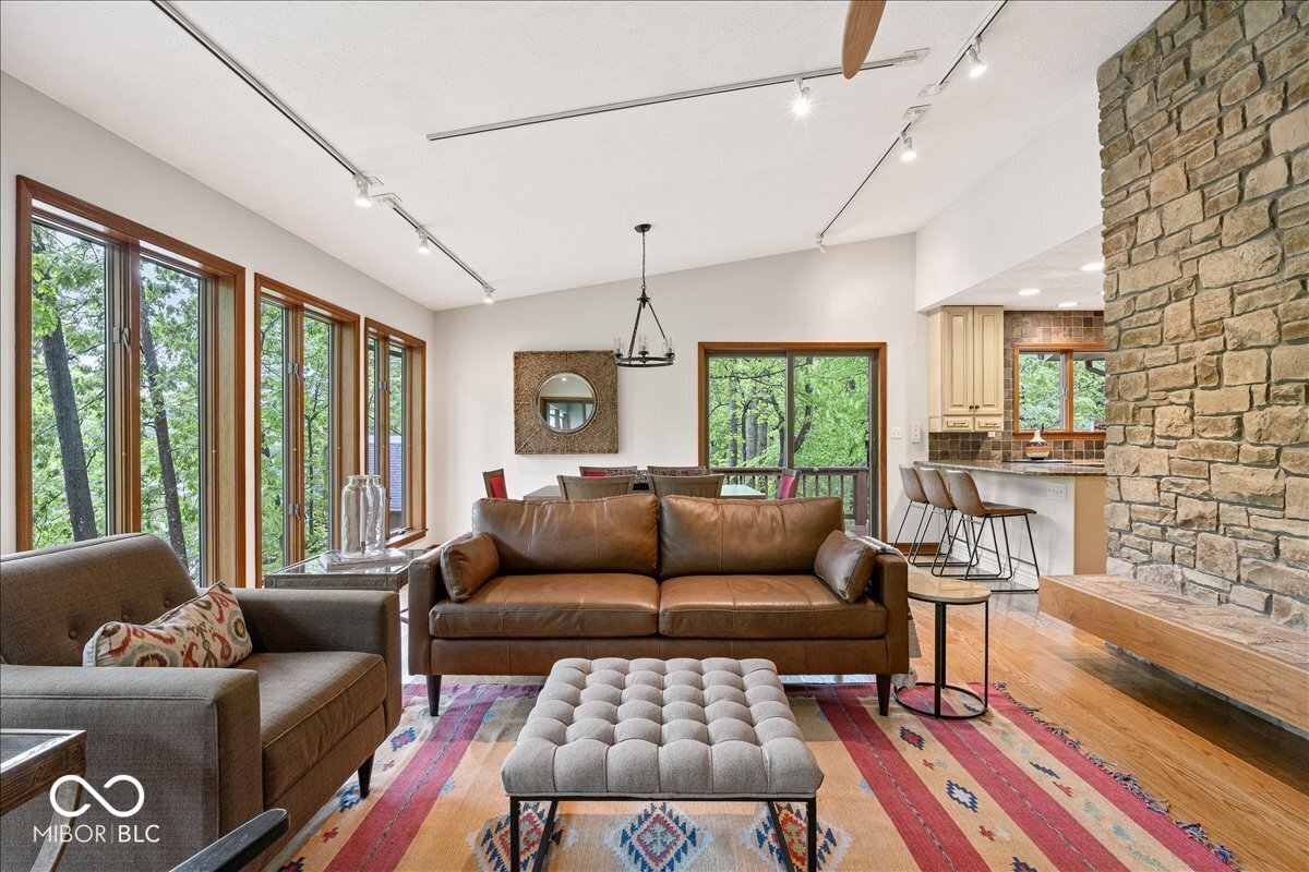 7215 Lion Drive