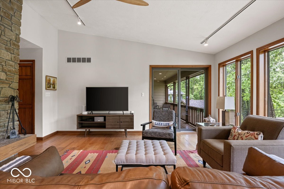 7215 Lion Drive