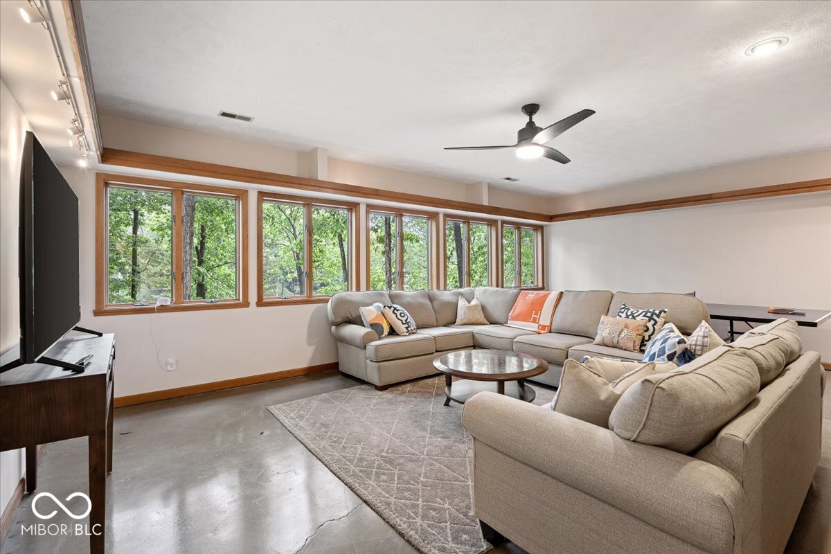 7215 Lion Drive