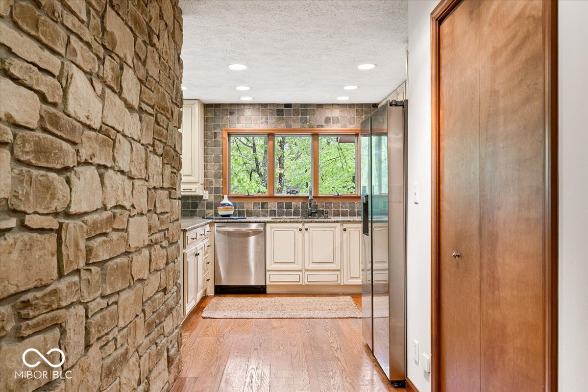 7215 Lion Drive