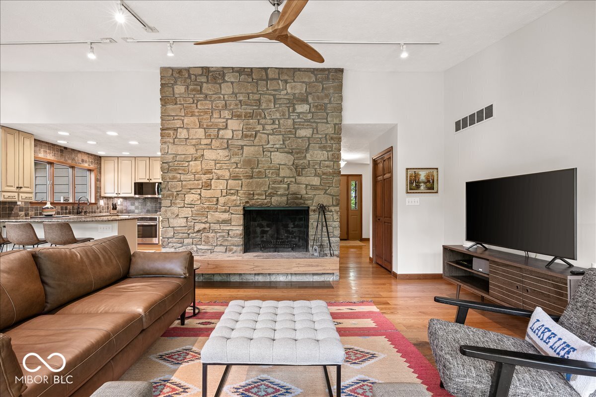7215 Lion Drive