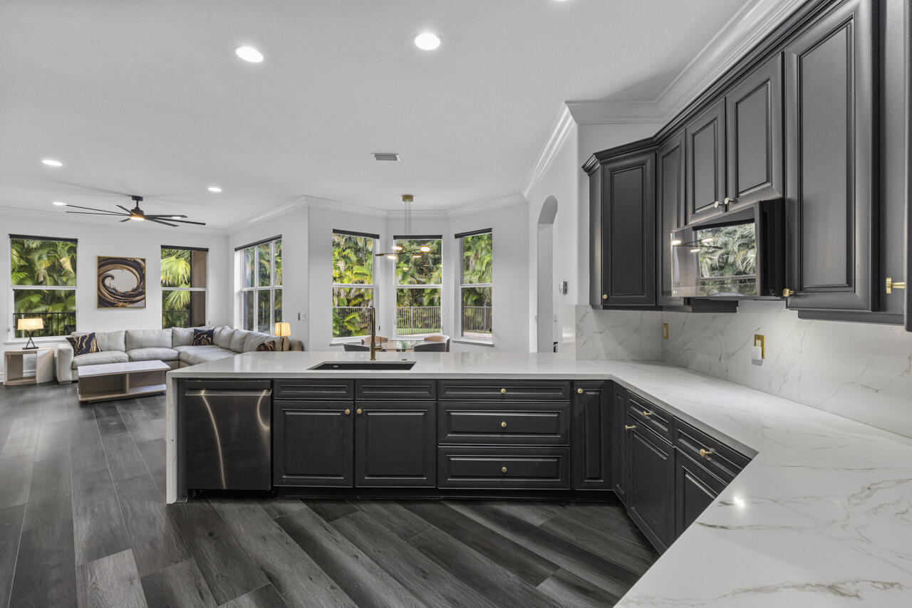 8300 SW Cattleya Drive