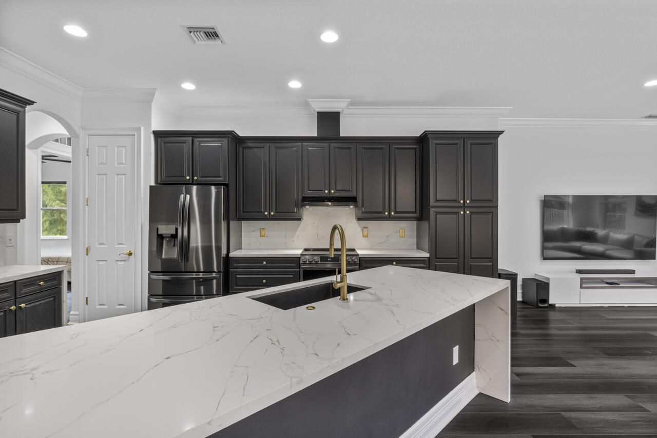 8300 SW Cattleya Drive