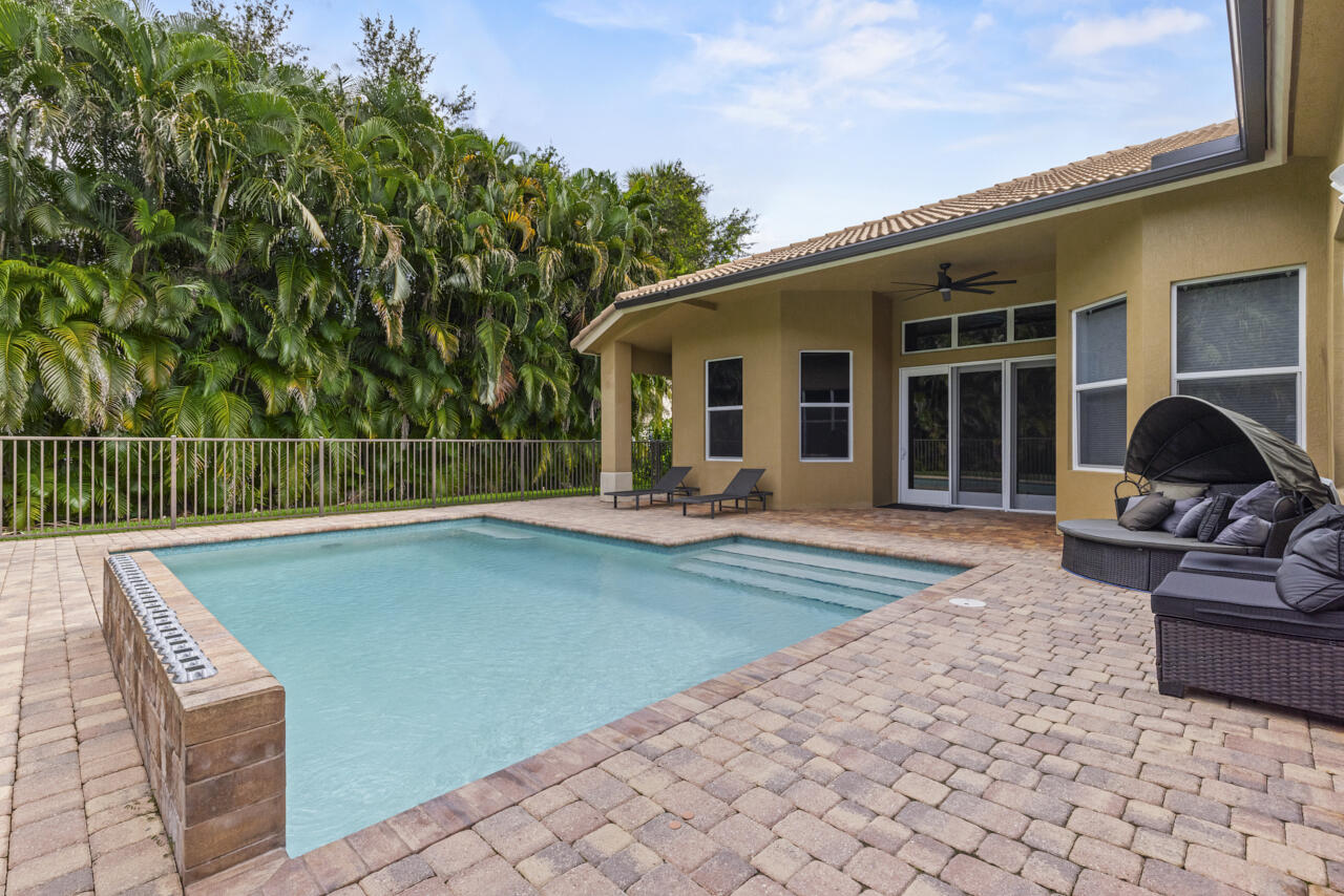 8300 SW Cattleya Drive