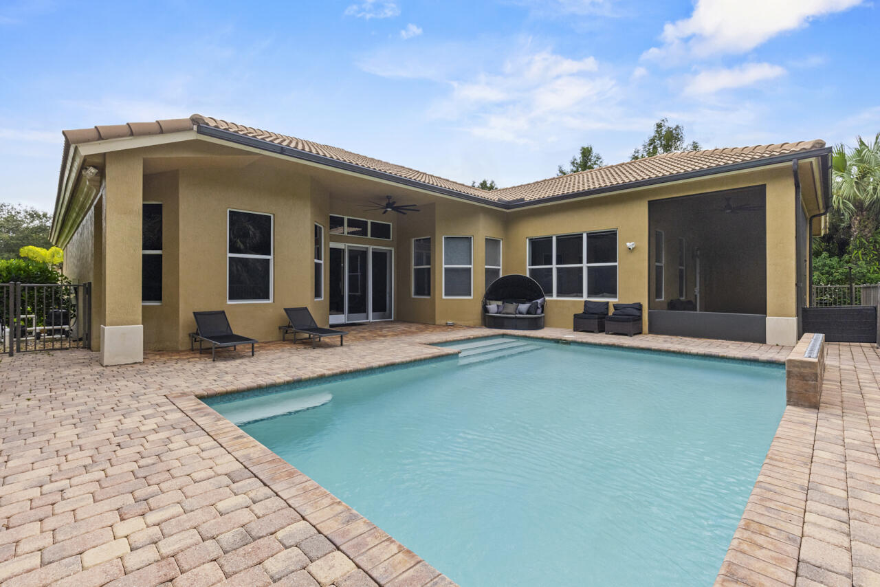 8300 SW Cattleya Drive