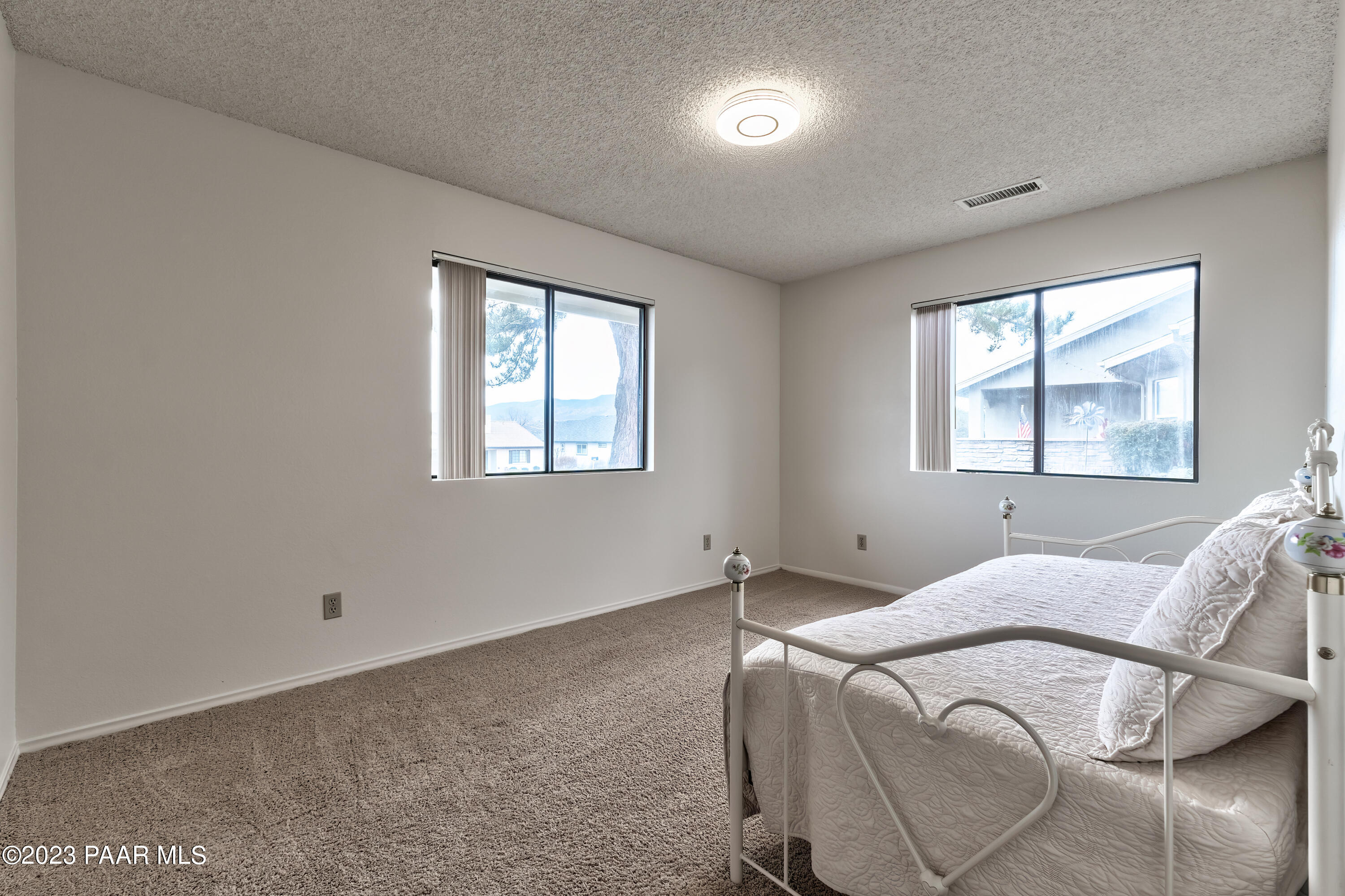 11050 E Manzanita Trail