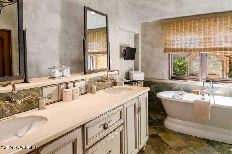 35 Secret Canyon Drive, A09
