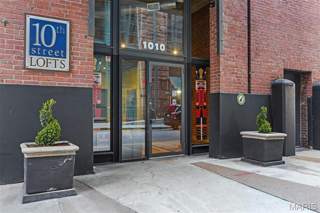 1010 Saint Charles Street Unit: 904