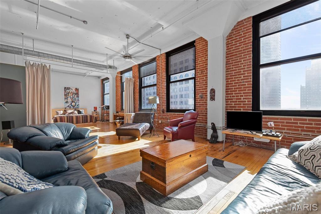 1010 Saint Charles Street Unit: 904
