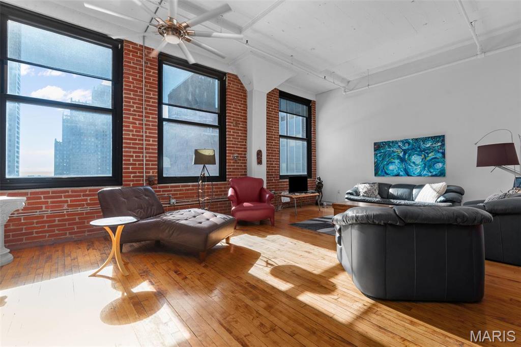 1010 Saint Charles Street Unit: 904