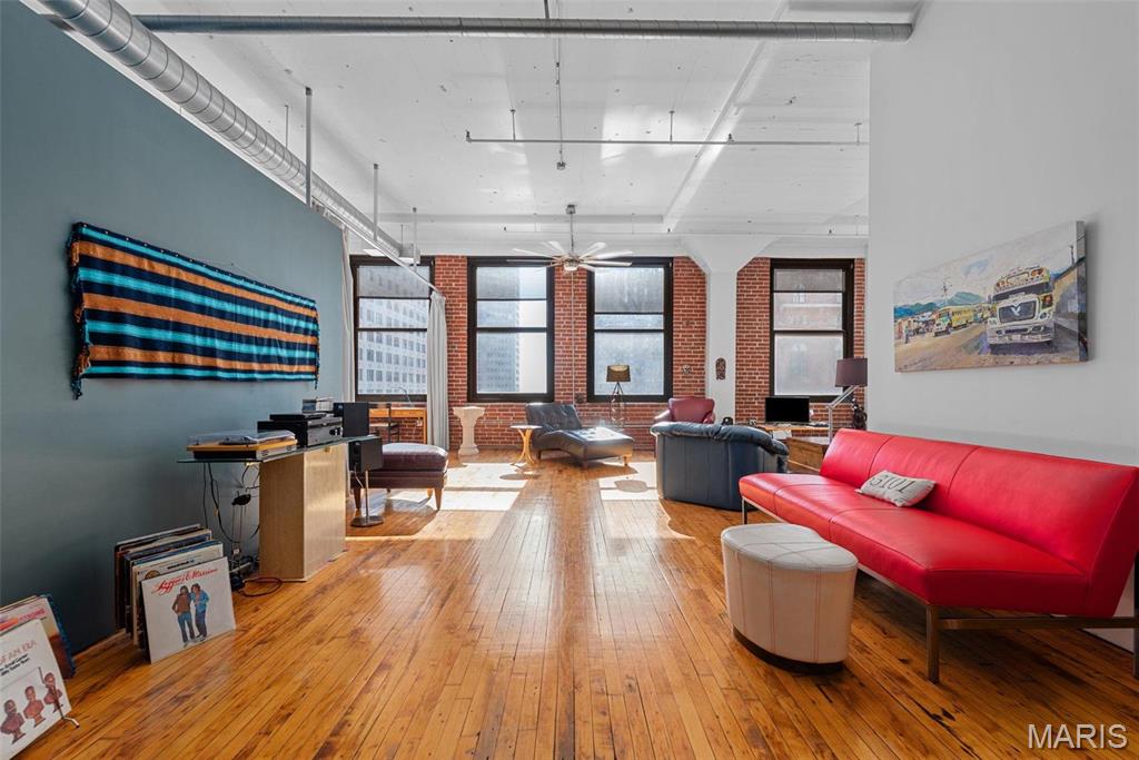 1010 Saint Charles Street Unit: 904
