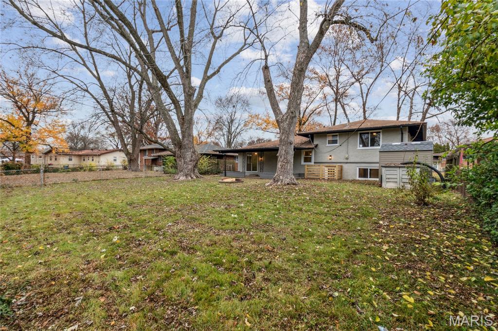 1910 Apple Blossom Court