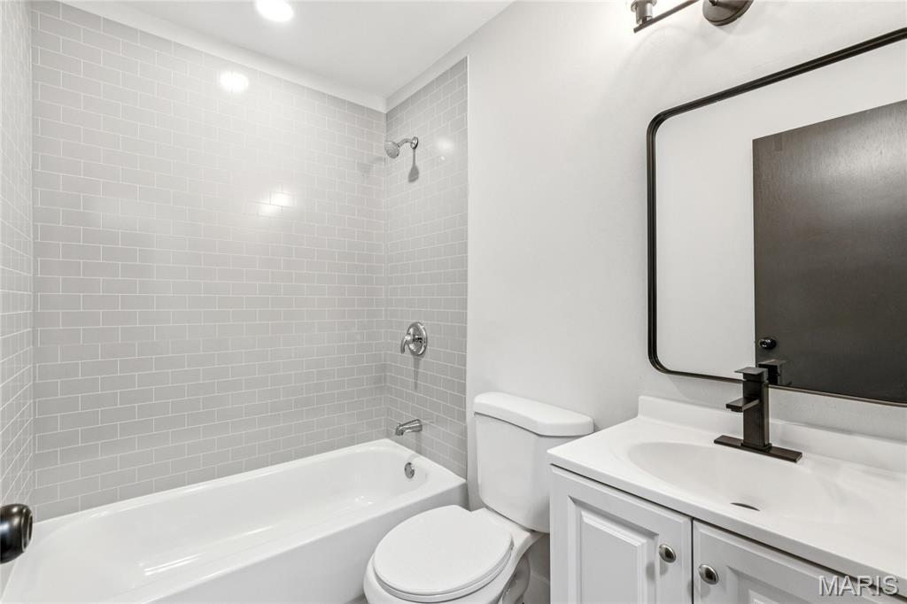 1910 Apple Blossom Court