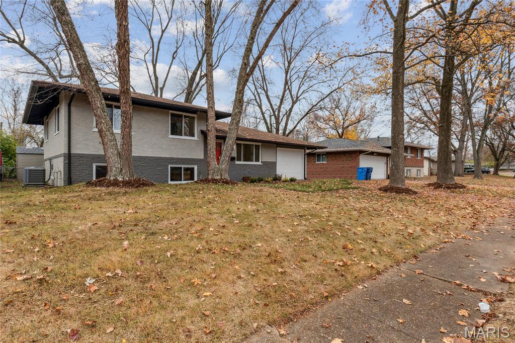 1910 Apple Blossom Court