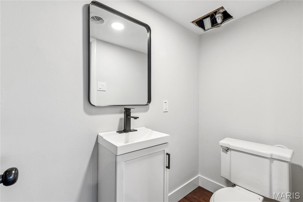 1910 Apple Blossom Court