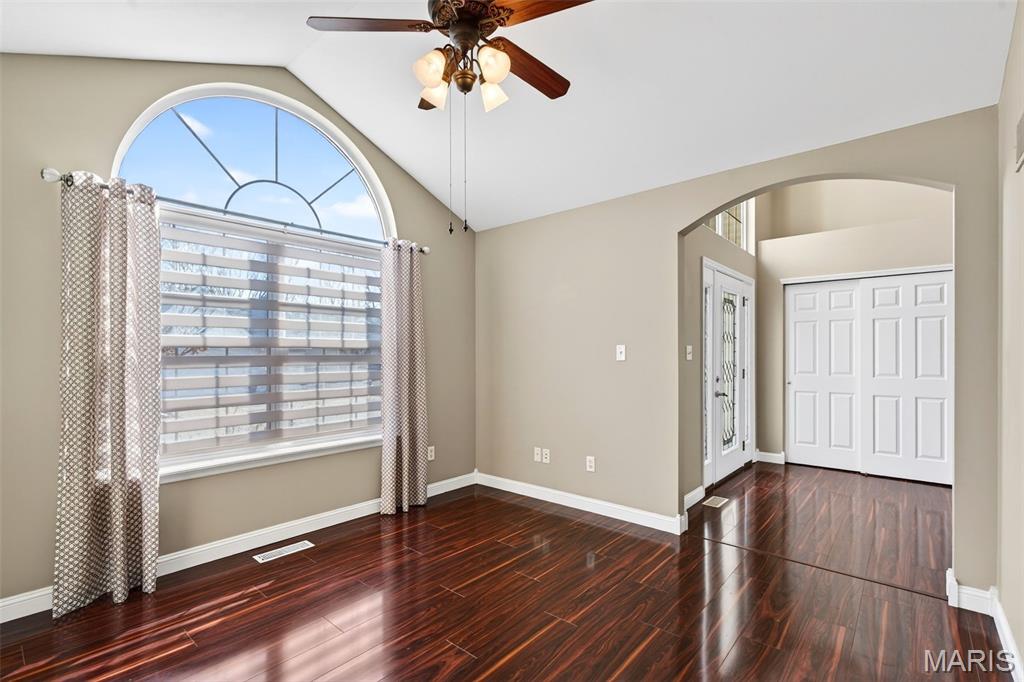 295 Romaine Spring View