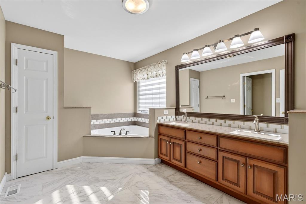 295 Romaine Spring View