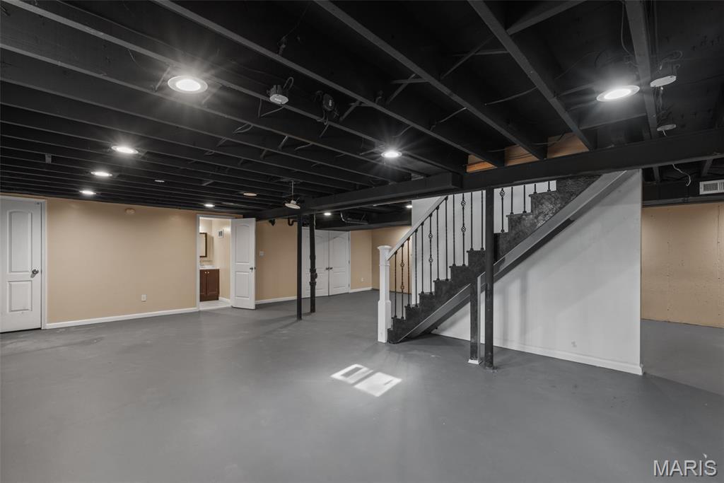 6064 W Cabanne Place