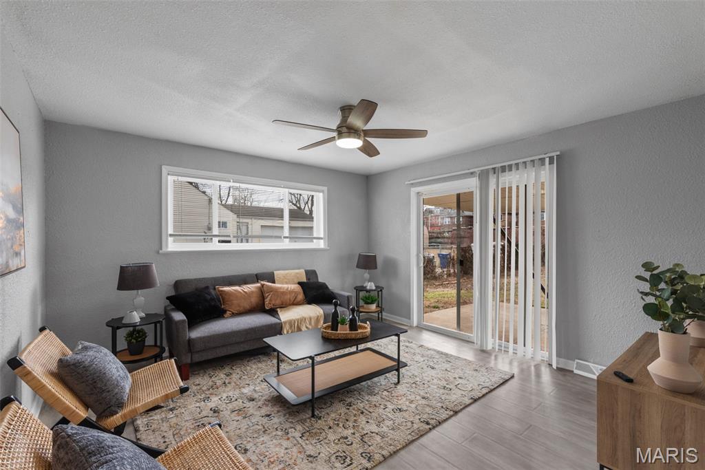 6064 W Cabanne Place