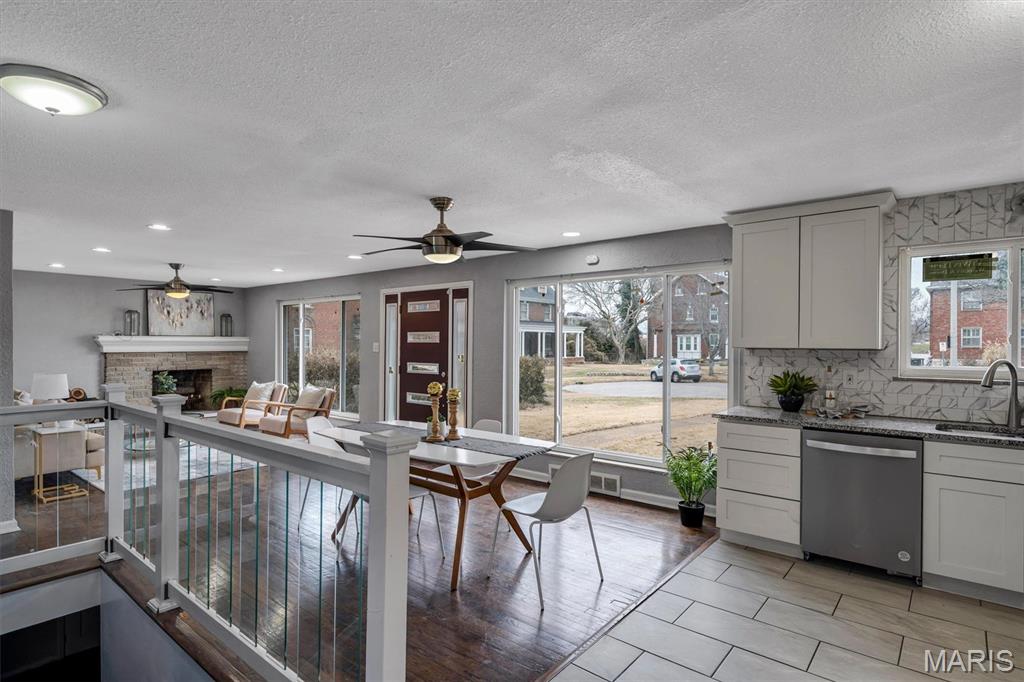 6064 W Cabanne Place