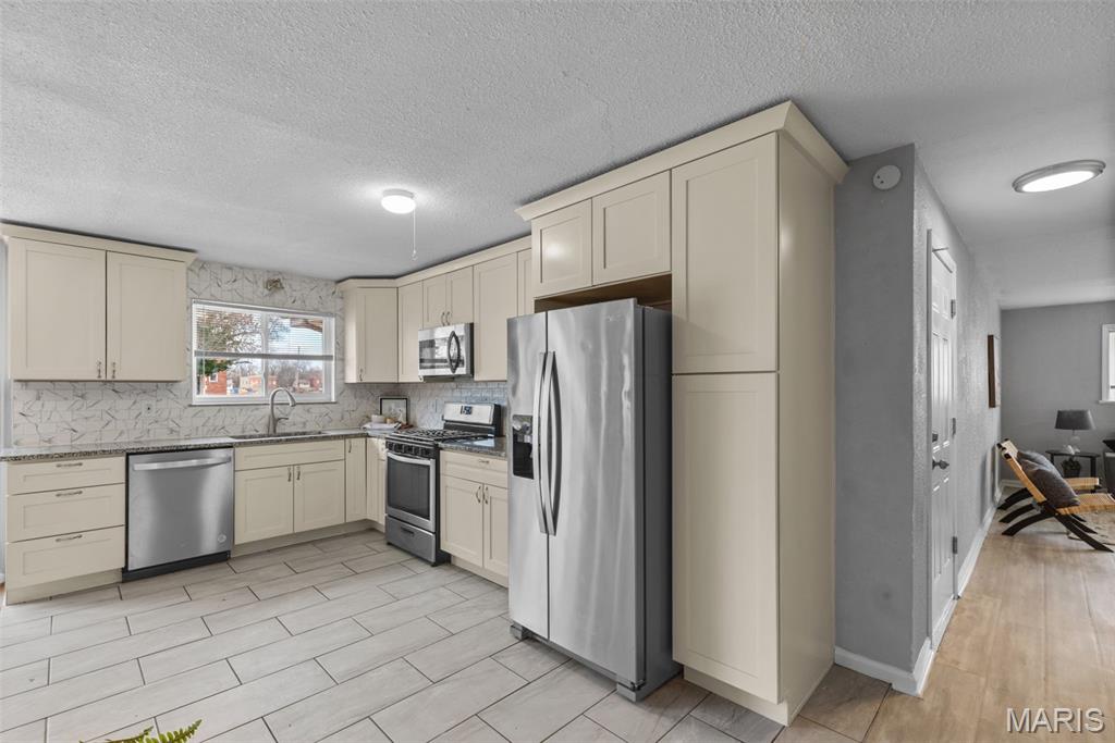 6064 W Cabanne Place