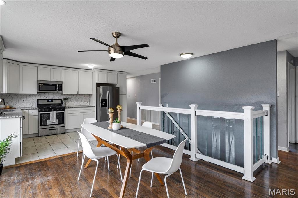 6064 W Cabanne Place