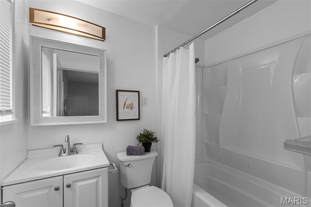 6064 W Cabanne Place