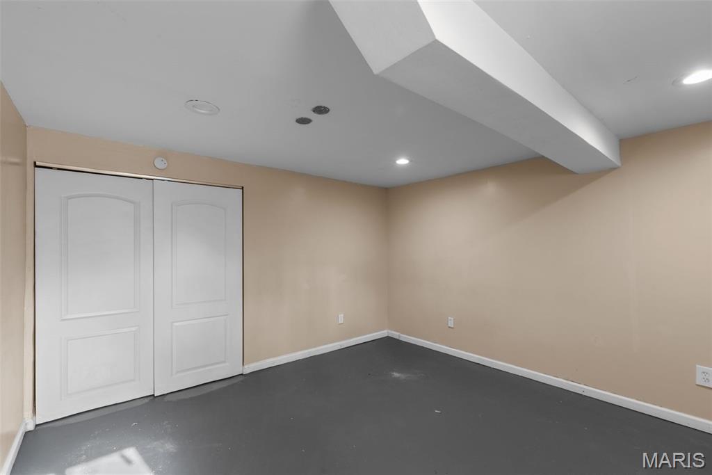 6064 W Cabanne Place