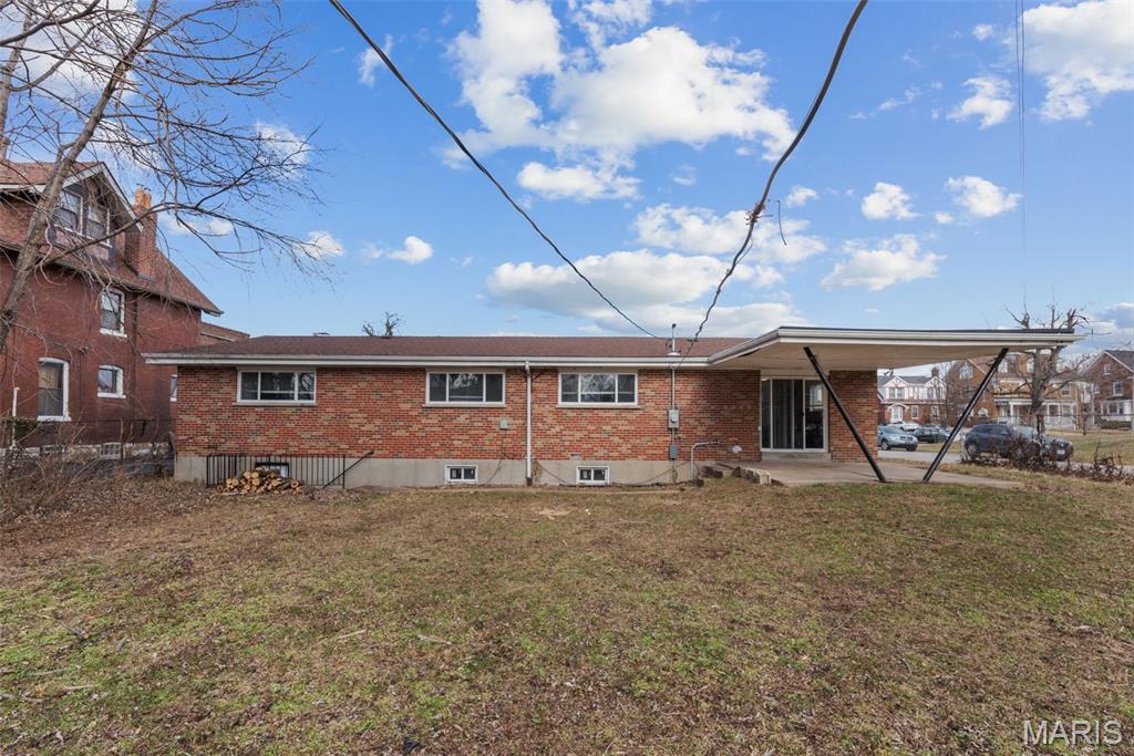 6064 W Cabanne Place