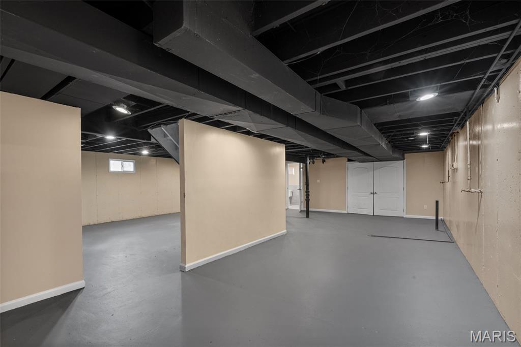 6064 W Cabanne Place