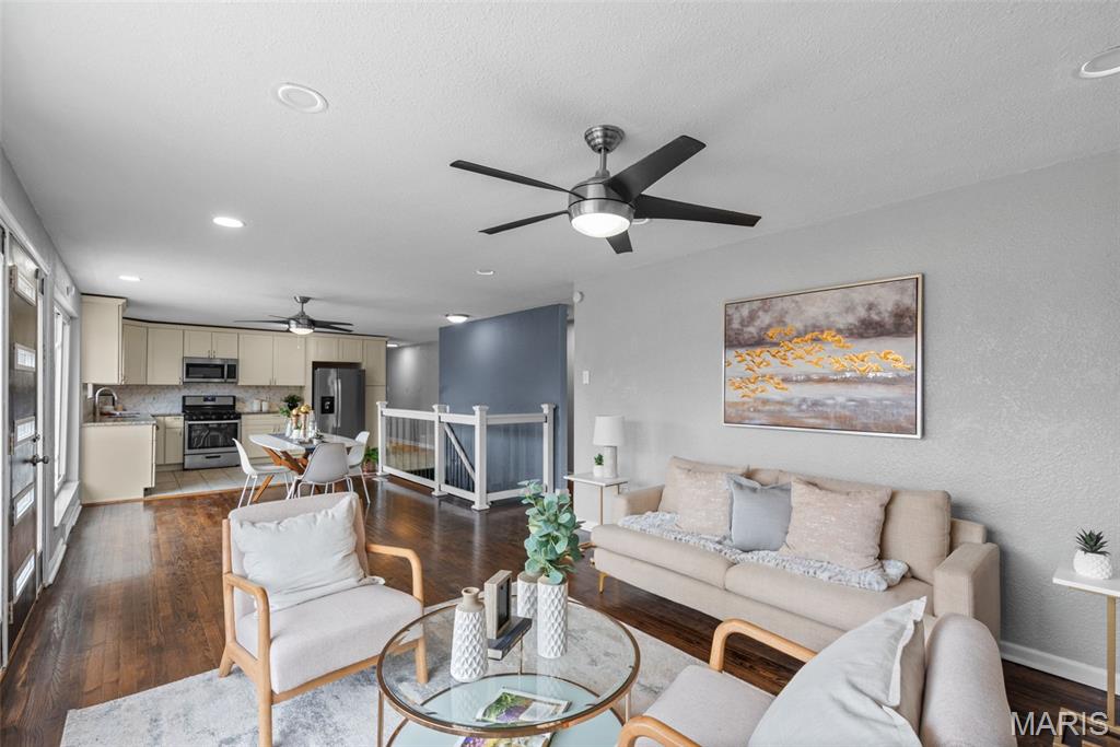 6064 W Cabanne Place