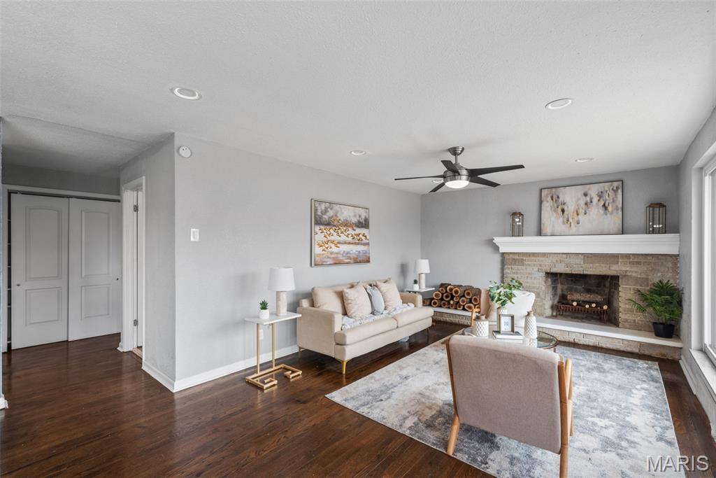 6064 W Cabanne Place