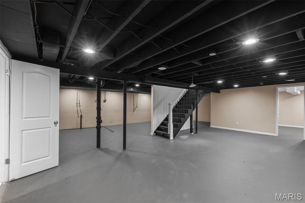 6064 W Cabanne Place