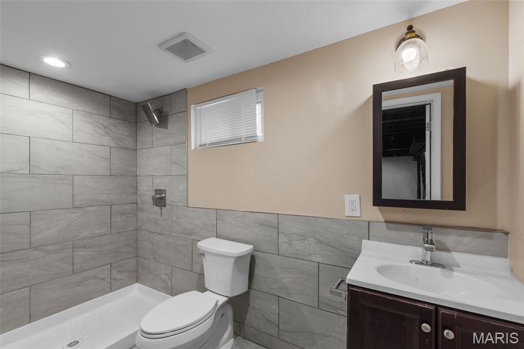 6064 W Cabanne Place