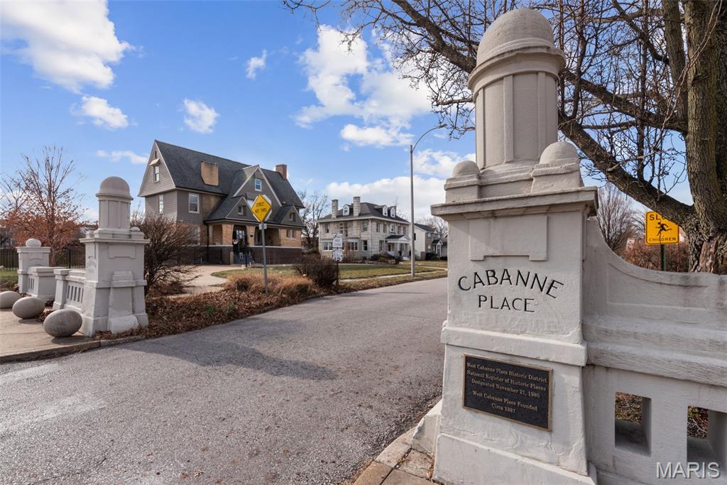 6064 W Cabanne Place