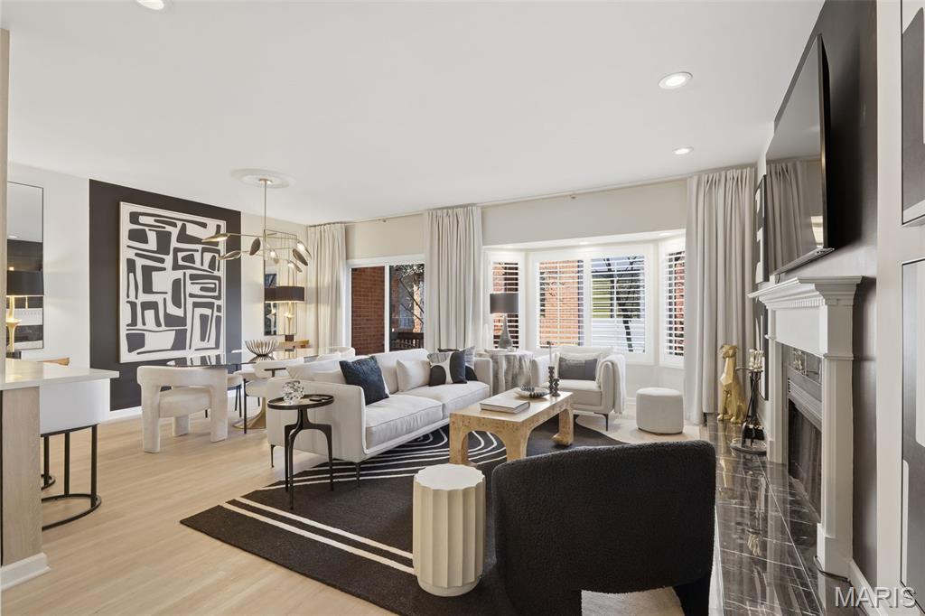 4454 Lindell Boulevard Unit: 27