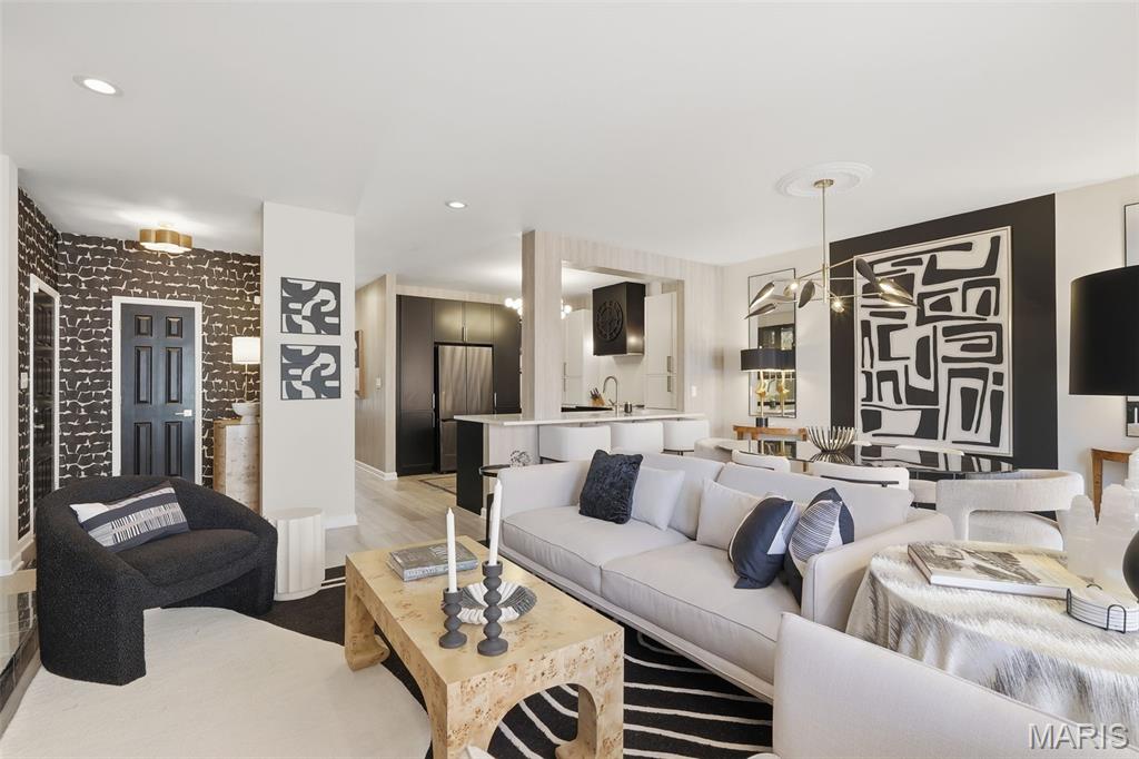 4454 Lindell Boulevard Unit: 27