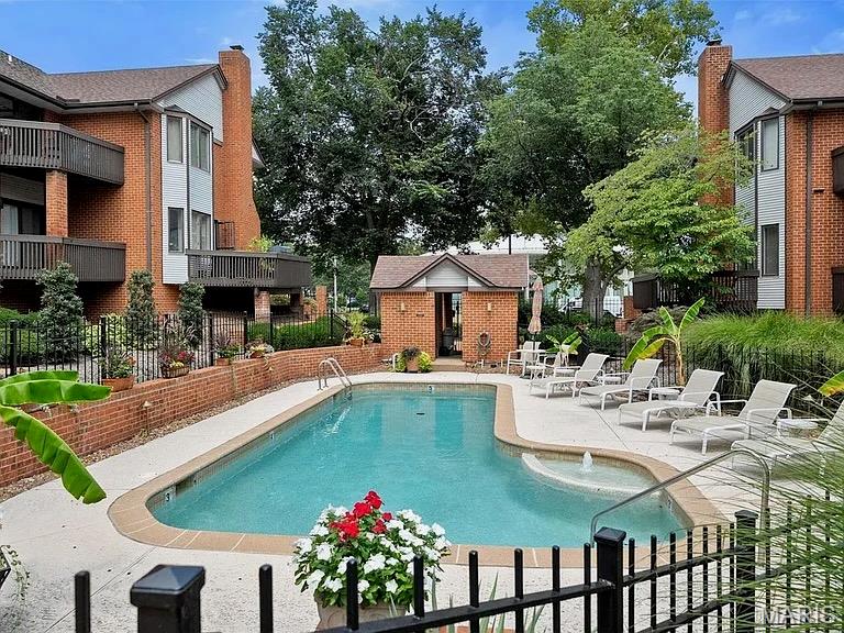 4454 Lindell Boulevard Unit: 27