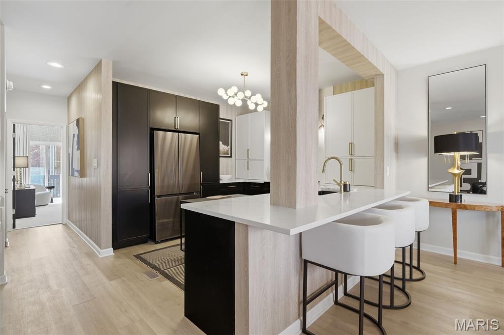 4454 Lindell Boulevard Unit: 27
